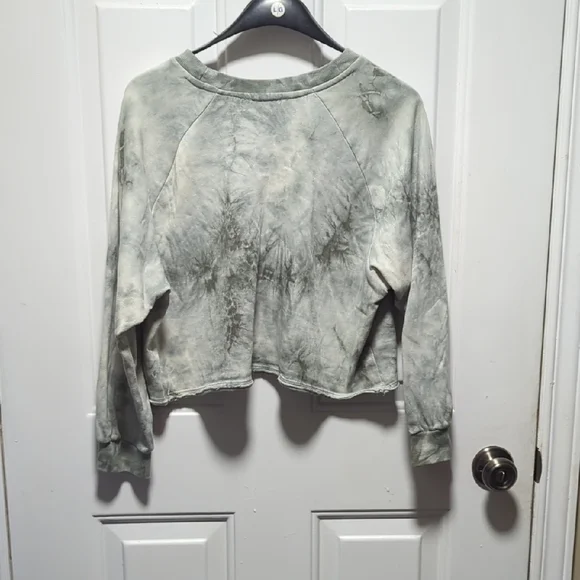 Chic Tie-Dye Cropped Sweatshirt in Gray - Picture 4 of 7